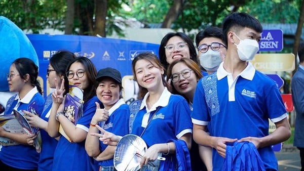 Đồng phục Đại học Hoa Sen