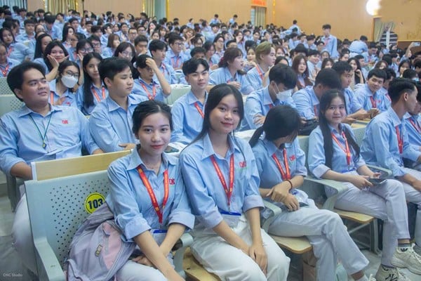 Đồng phục Đại học Nam Cần Thơ