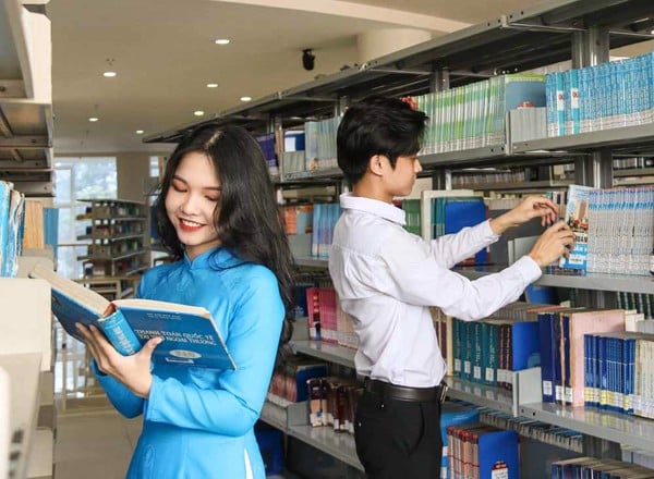 Đồng phục đại học Ngân Hàng TPHCM