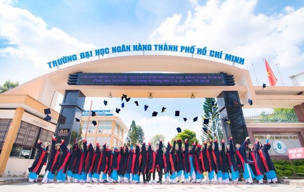 Đồng phục đại học Ngân Hàng TPHCM