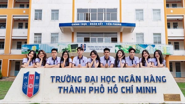 Đồng phục đại học Ngân Hàng TPHCM