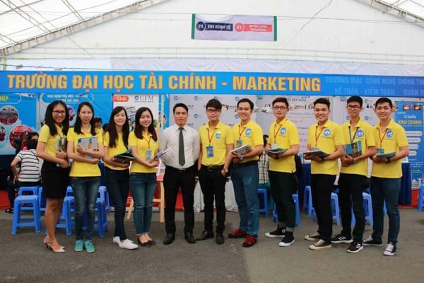 dong-phuc-truong-dai-hoc-tai-chinh-marketing