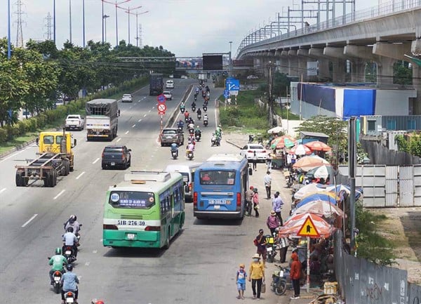 Di chuyển đến Suối Tiên bằng xe bus