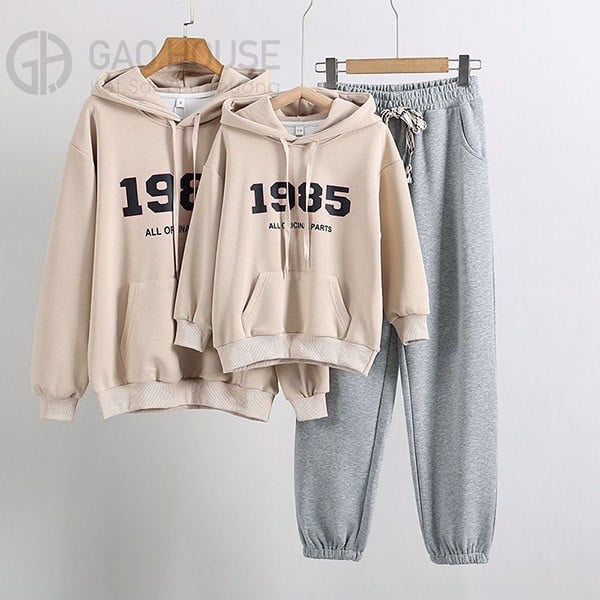 Mặc hoodie dạo phố là phong cách rất được ưu ái hiện nay