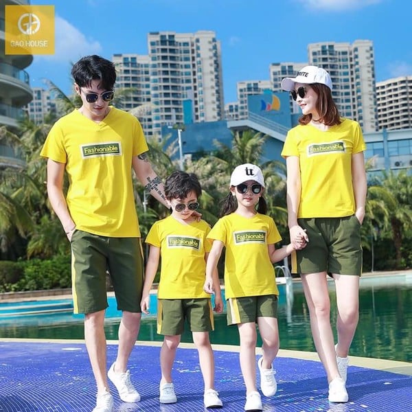 Bộ quần áo gia đình đi biển may từ vải cotton 100% luôn mang đến cảm giác thoải mái, dễ chịu cho người mặc