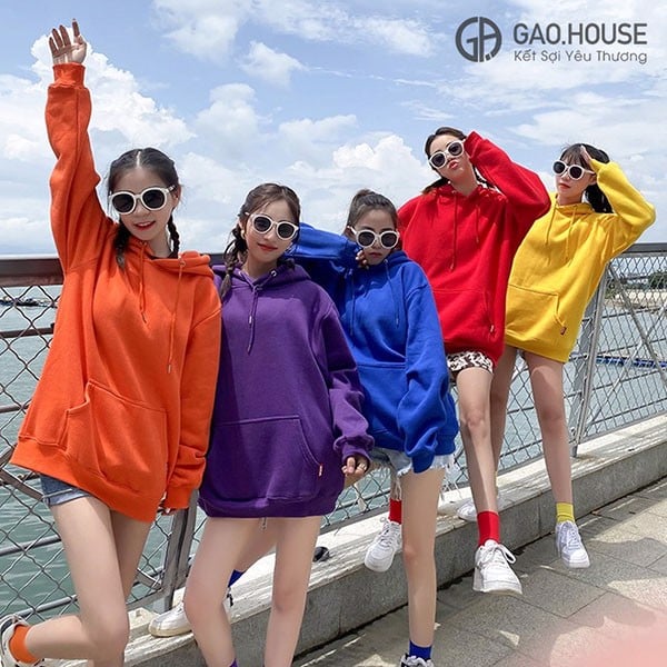 Mặc áo hoodie gia đình đi du lịch