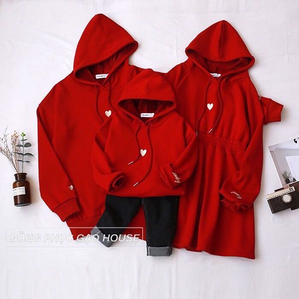 Áo đồng phục hoodie màu đỏ nổi bật