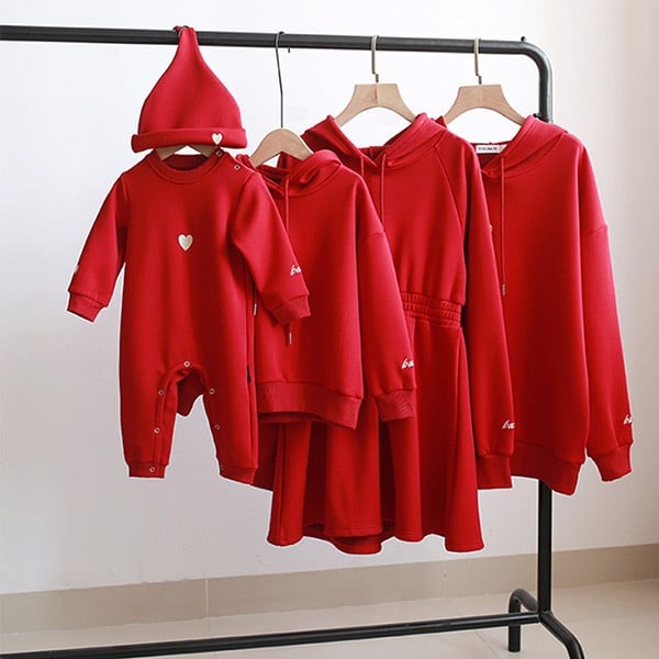 Áo váy dáng hoodie mặc Tết cho gia đình