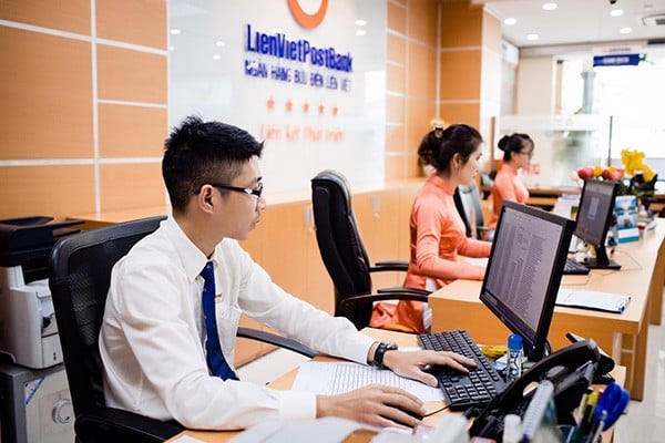 Đồng phục Liên Việt Post Bank