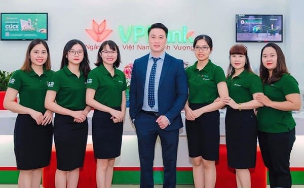 Đồng phục ngân hàng VP Bank màu xanh lá cây