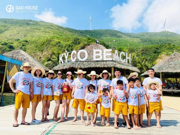 Mặc áo nhóm teambuilding đến khu du lịch Tà Đùng