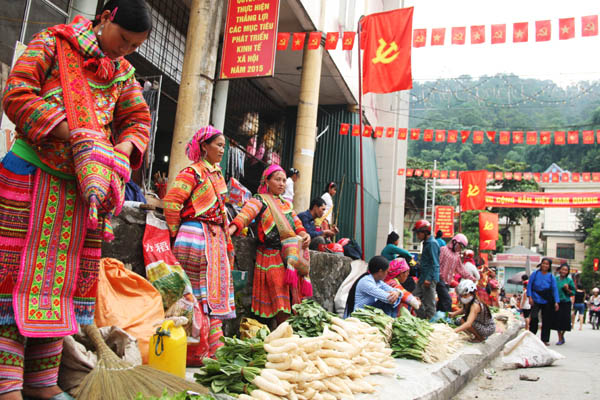 Khu du lịch chợ phiên Hà Giang