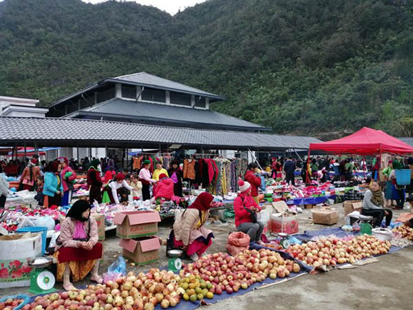 Check-in tại Chợ Phiên Hà Giang