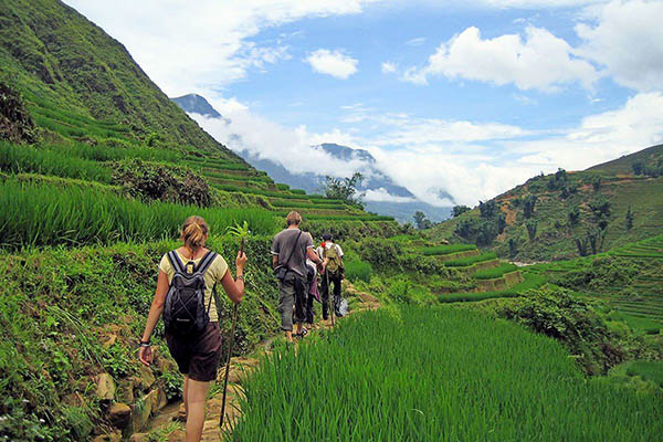 Du lịch bản Ý Linh Hồ Sapa