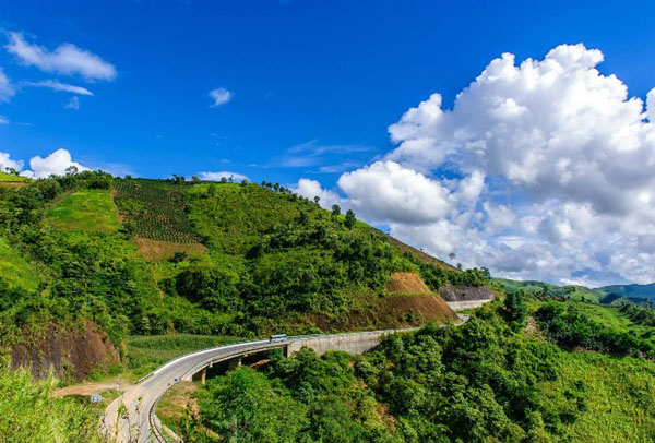 Đắm chìm vào khung cảnh thiên nhiên hùng vĩ ở Pha Luông