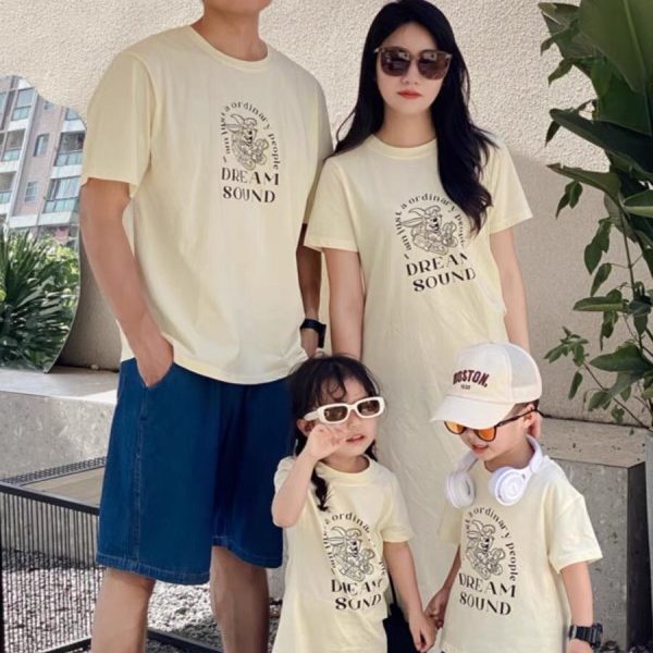 Áo váy gia đình cổ tròn màu be in chữ