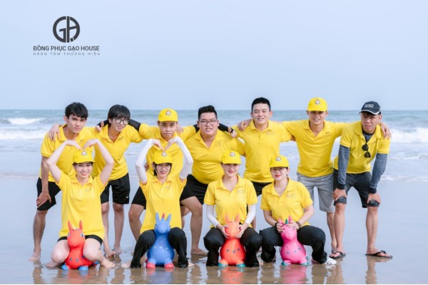 Áo đồng phục màu vàng teambuilding