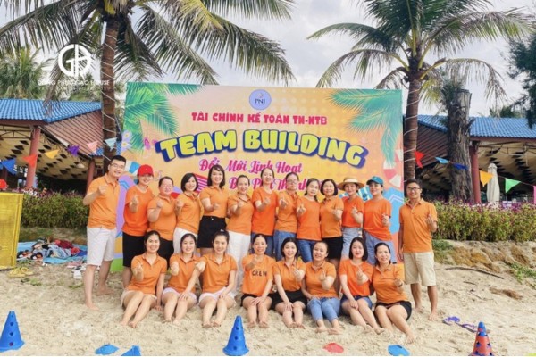 đồng phục màu cam cho teambuilding