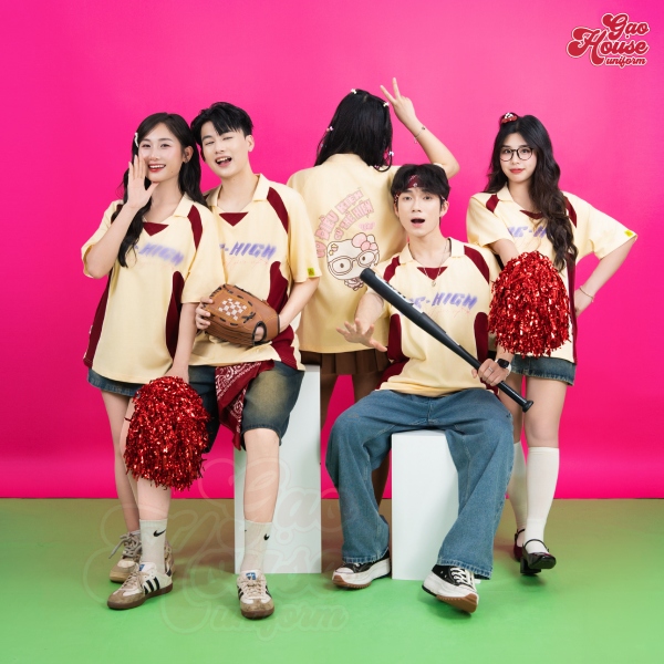 đồng phục lớp dáng oversize màu vàng