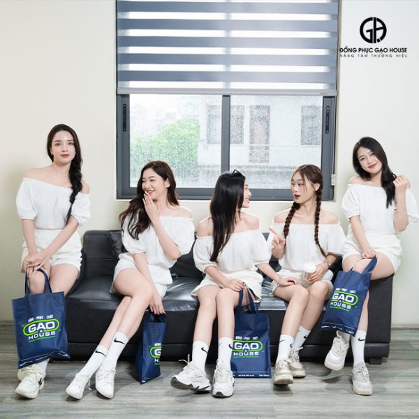 Áo đồng phục nhóm đũi trắng tối giản, tinh tế