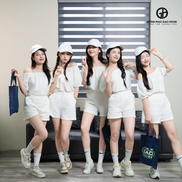 Áo nhóm đũi trắng trễ vai form suông nhẹ