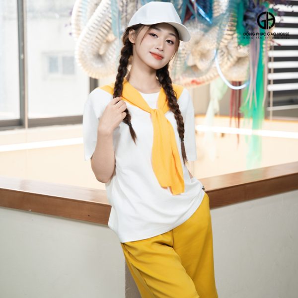 Áo thun cotton đồng phục nhóm màu trắng phối quần vàng