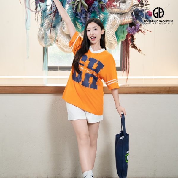 Đặt may áo đồng phục nhóm cổ V năng động