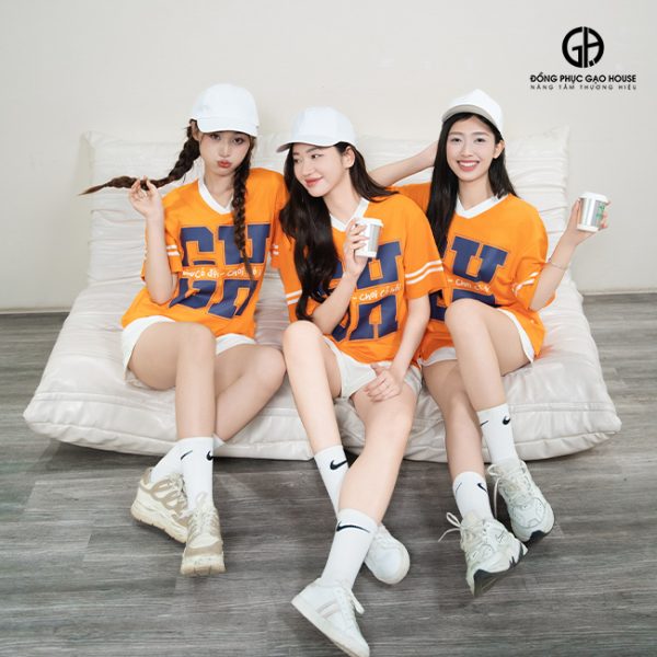 Mẫu áo thun đồng phục nhóm thiết kế dáng oversize rộng rãi