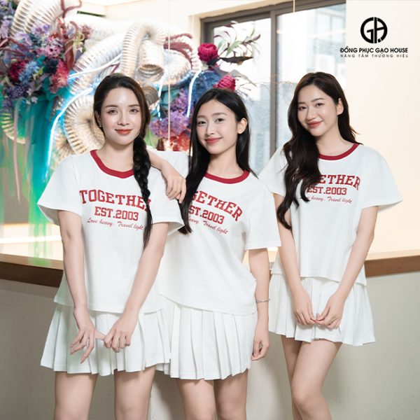 Set áo nhóm Together cổ bo đỏ phối chân váy trắng