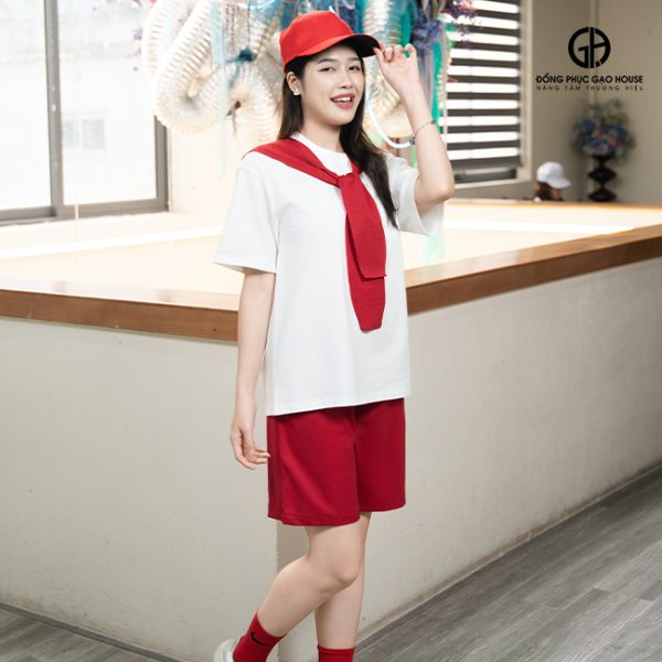 Thiết kế áo thun cổ tròn đồng phục phối quần Cotton đỏ