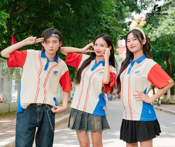 áo polo lớp màu be focus on yourself phối đỏ xanh