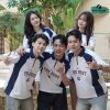 áo polo lớp màu trắng phối cổ khóa kéo màu xanh