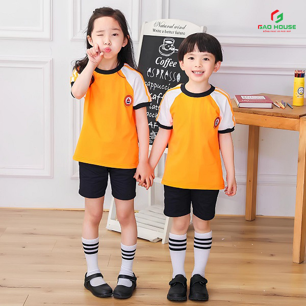 áo thun đồng phục mầm non màu cam phối cổ tròn đen