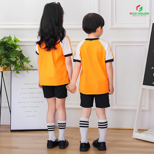 áo thun đồng phục mầm non màu cam phối cổ tròn đen