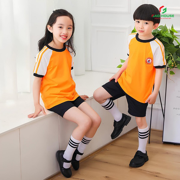 áo thun đồng phục mầm non màu cam phối cổ tròn đen