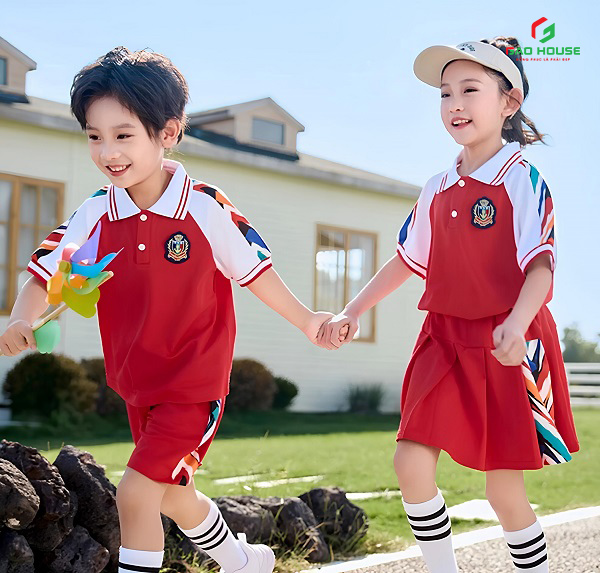 áo thun đồng phục mầm non màu đỏ phối tay raglan trắng