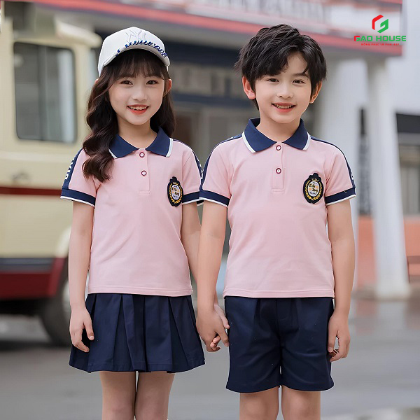 áo thun đồng phục mầm non màu hồng phối cổ xanh