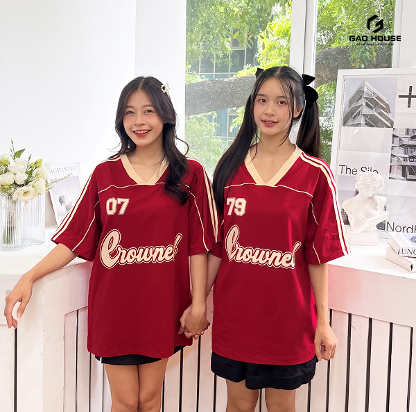 áo thun lớp cổ v màu đỏ phối be 