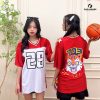 áo thun lớp cổ v màu trắng phối đỏ bóng
