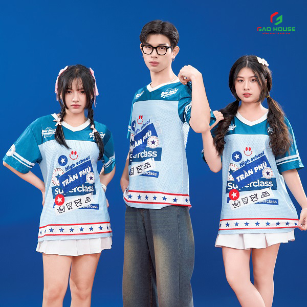áo thun lớp màu xanh jersey phối cổ tim trắng