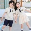 đồng phục mầm non màu kem phối line xanh