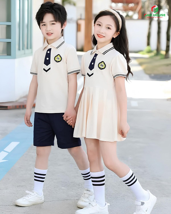 đồng phục mầm non màu kem phối line xanh
