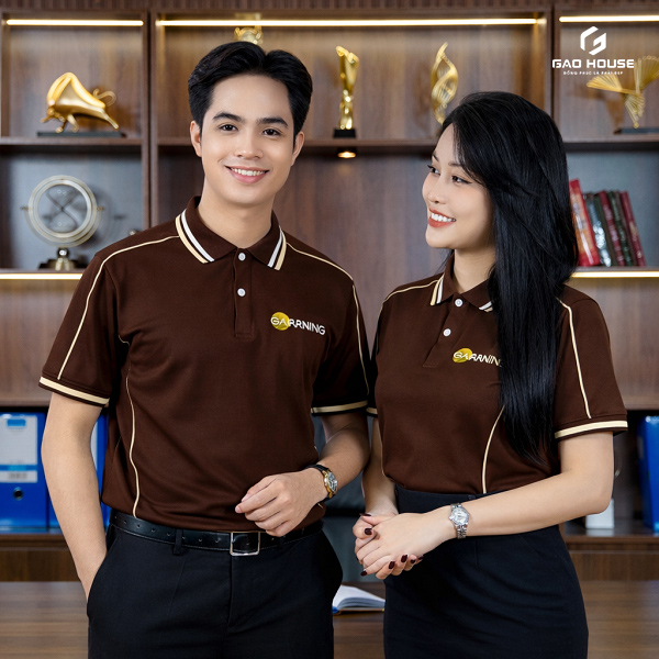 đặt áo đồng phục màu nâu