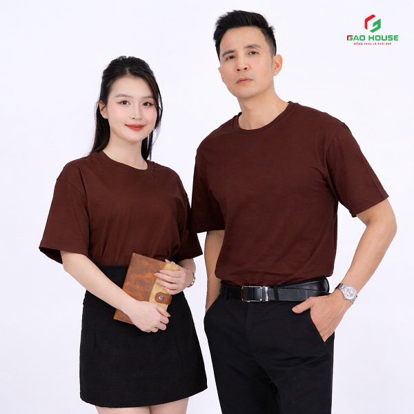 áo đồng phục màu nâu cổ tròn