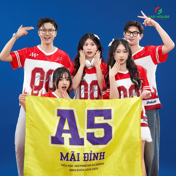 đồng phục lớp màu trắng