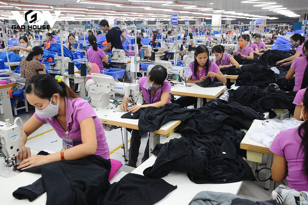chính sách may áo đồng phục lớp màu đỏ mận