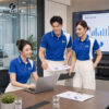 áo đồng phục màu xanh dương phối sườn trắng